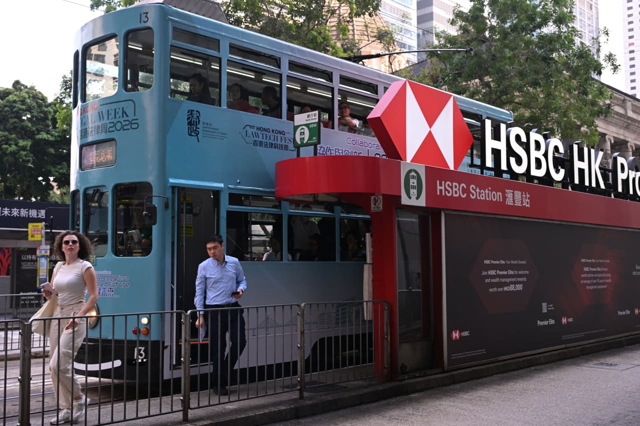 Customers are chasing higher-rate products, and that’s bad news for banks like HSBC — London Business news