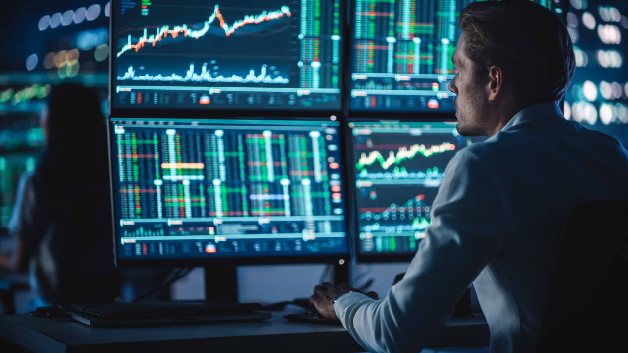 It’s been a painful month for hedge funds. To turn it around, they are shorting U.S. stocks. — MarketWatch, London Arts news